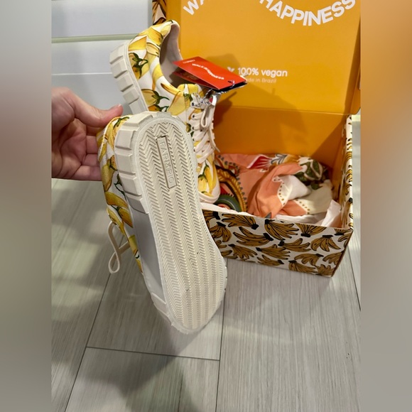 Farm Rio NIB off-white Platform Sneakers With Yellow Peppers Size 9 - Picture 3 of 8